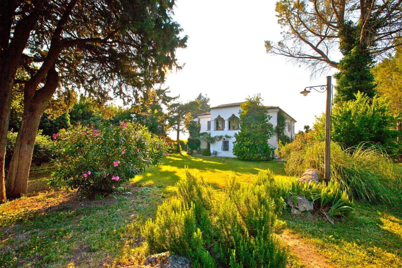 Agriturismo "Borgo Madonna Degli Angeli" - Charming Cottages In The Gardens ! Tocco da Casauria ภายนอก รูปภาพ
