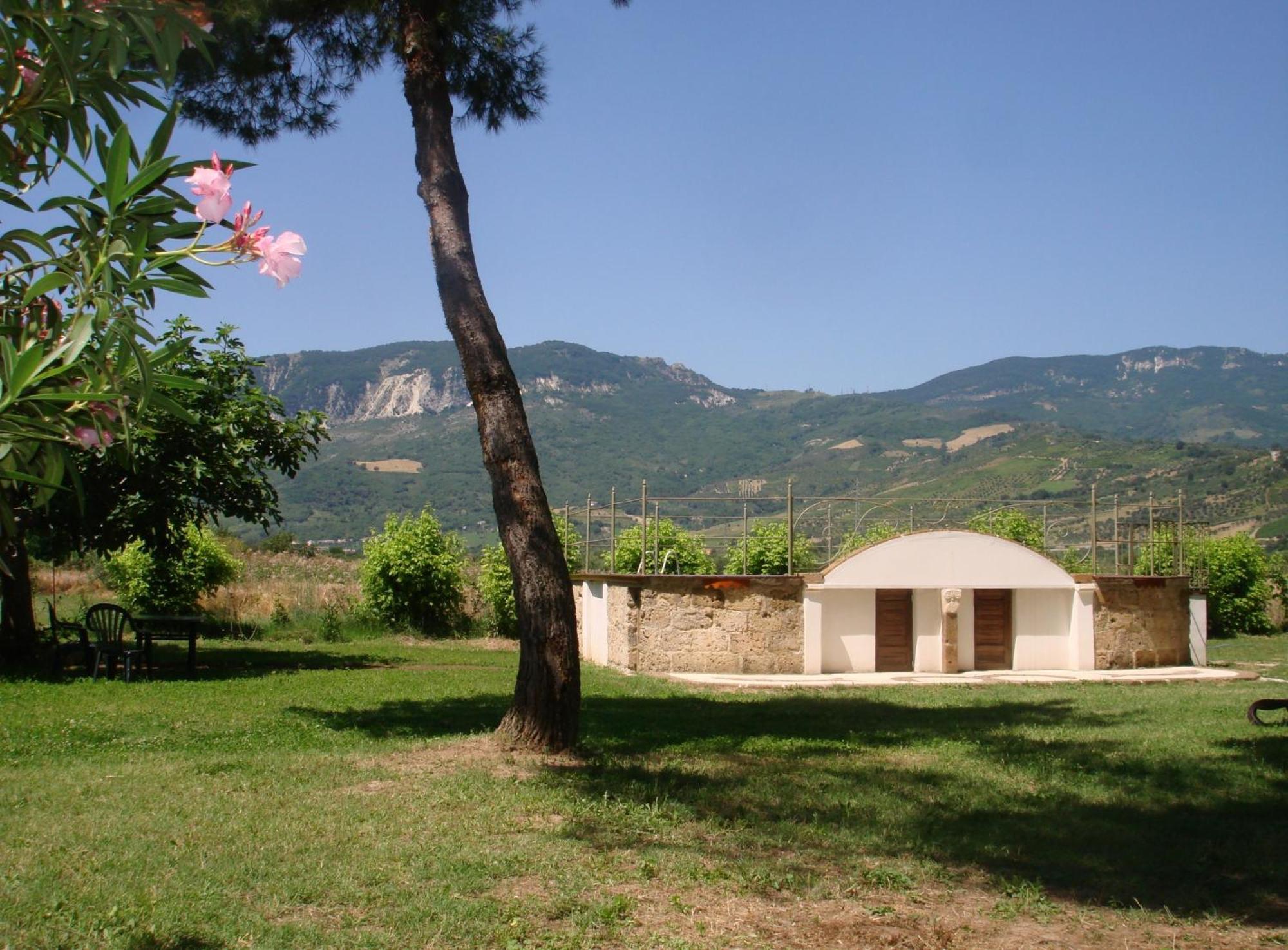 Agriturismo "Borgo Madonna Degli Angeli" - Charming Cottages In The Gardens ! Tocco da Casauria ภายนอก รูปภาพ